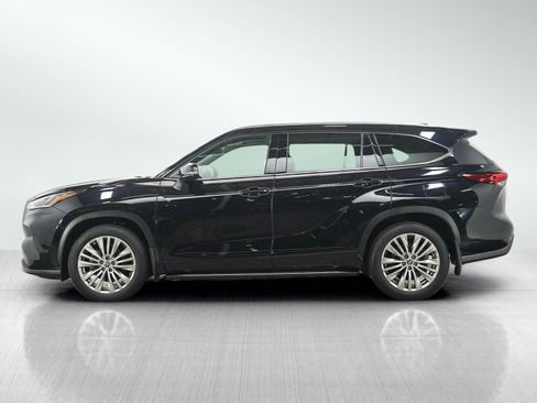 Used 2022 Toyota Highlander Platinum AWD/4WD image 2