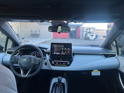 Used 2025 Toyota Corolla SE image 20