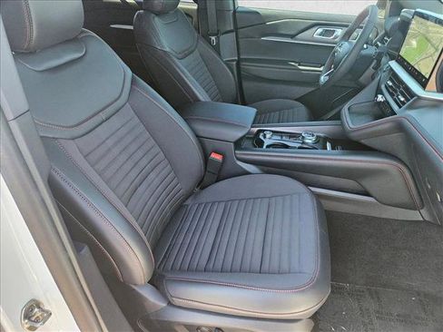 Certified 2025 Ford Explorer ST-Line RWD image 21