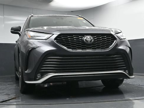 Used 2021 Toyota Highlander XSE image 25