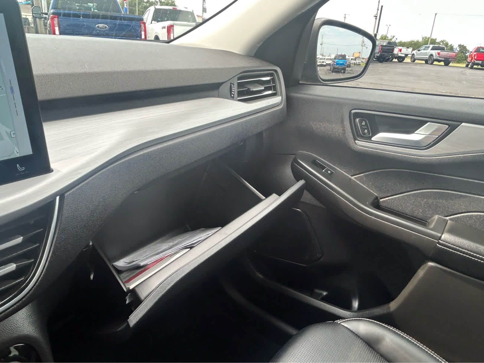 Used 2025 Ford Escape Platinum AWD/4WD image 45