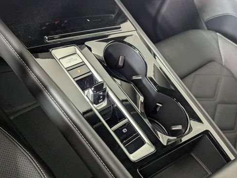 Used 2025 Volkswagen Atlas SE image 19