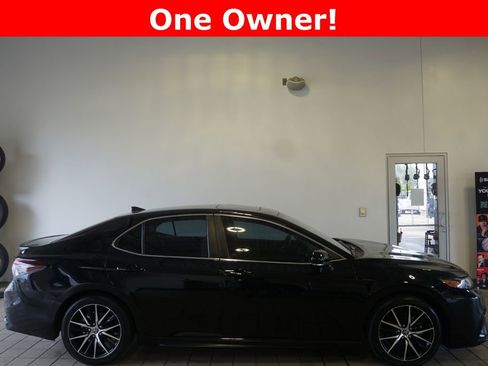 Certified 2022 Toyota Camry SE w/ Convenience Package FWD image 2