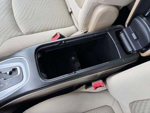 Used 2017 Dodge Journey SXT w/ Comfort/Convenience Group FWD image 18