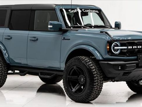 Used 2023 Ford Bronco Outer Banks image 4