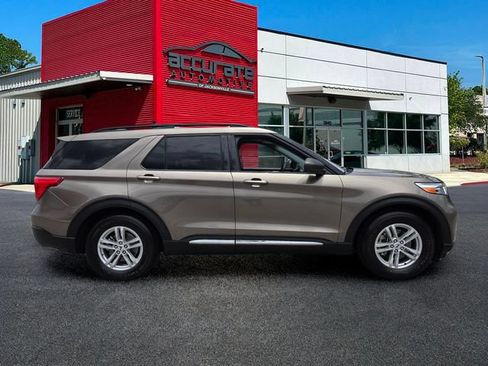 Used 2021 Ford Explorer XLT w/ Equipment Group 202A RWD image 6