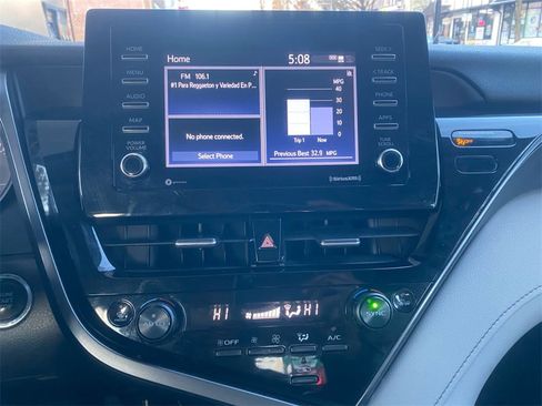 Used 2024 Toyota Camry SE w/ Convenience Package image 18