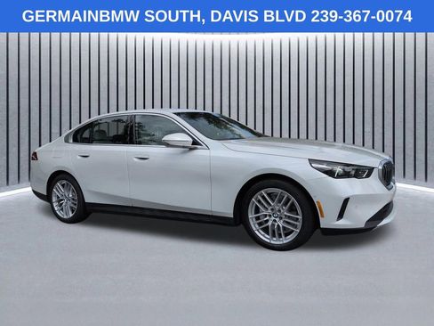 Certified 2024 BMW 530i w/ Premium Package RWD image 3