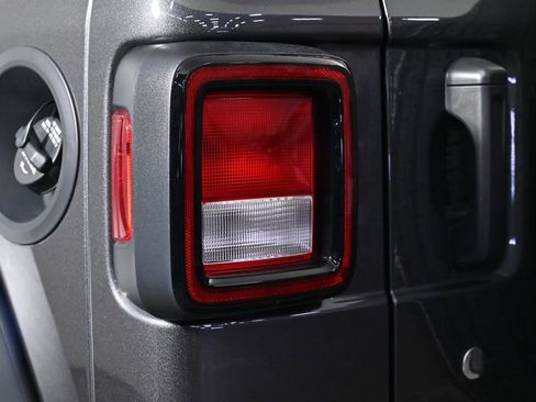 Used 2024 Jeep Wrangler Sport AWD/4WD image 8