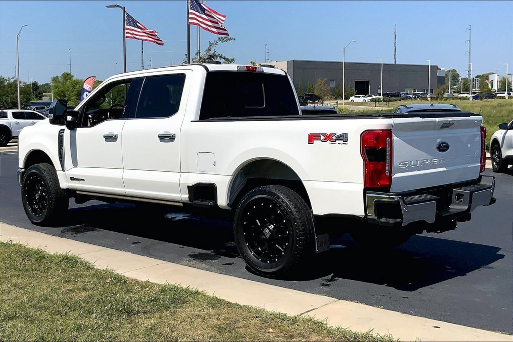 Used 2023 Ford F350 Lariat w/ Lariat Ultimate Package AWD/4WD image 2