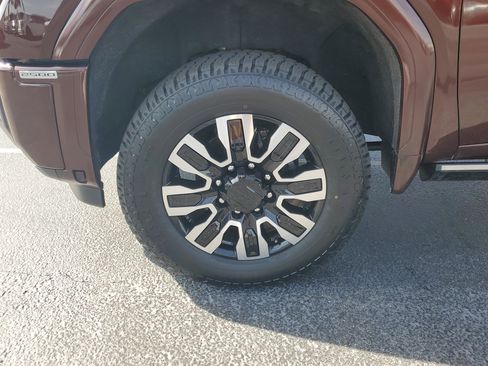 Used 2024 GMC Sierra 2500 Denali Ultimate image 5