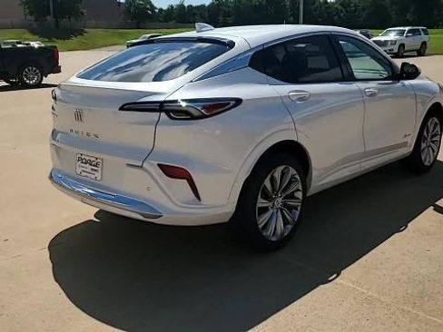 New 2025 Buick Envista Avenir image 8