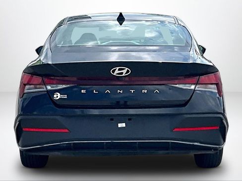 Used 2024 Hyundai Elantra SEL FWD image 4