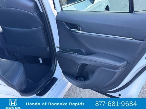 Used 2019 Toyota Camry XLE image 16