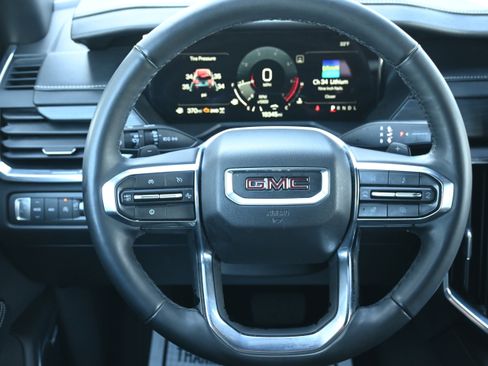 Used 2025 GMC Acadia Elevation image 19