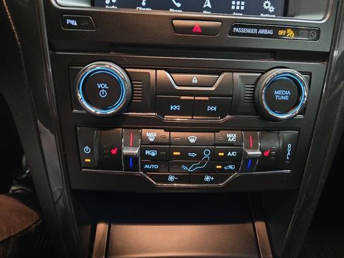 Used 2018 Ford Explorer XLT w/ Equipment Group 202A FWD image 18