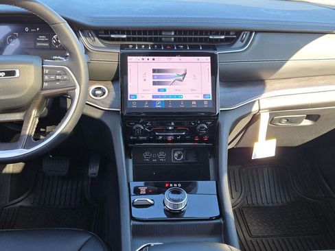 Certified 2024 Jeep Grand Cherokee Limited AWD/4WD image 21