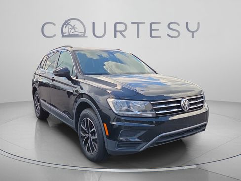 Used 2021 Volkswagen Tiguan SE FWD image 3