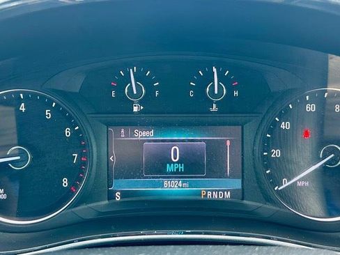 Used 2021 Buick Encore Preferred AWD/4WD image 17