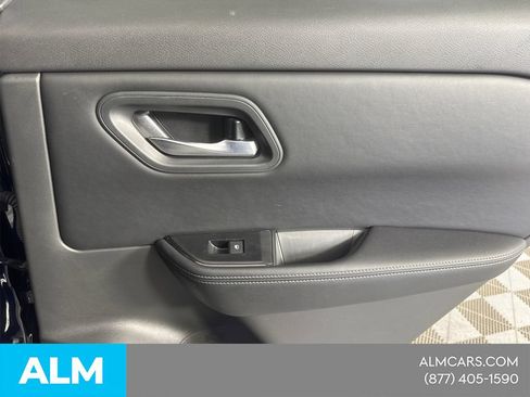 Used 2025 Nissan Rogue SV FWD image 20