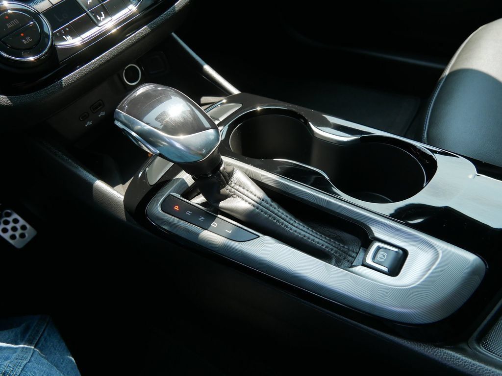 Certified 2024 Buick Envista Sport Touring w/ Convenience I Package FWD image 24