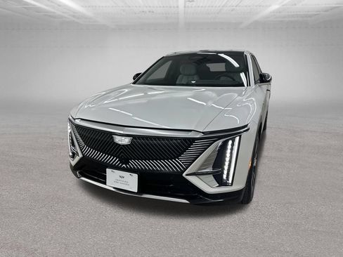 Certified 2024 Cadillac Lyriq Luxury AWD/4WD image 4