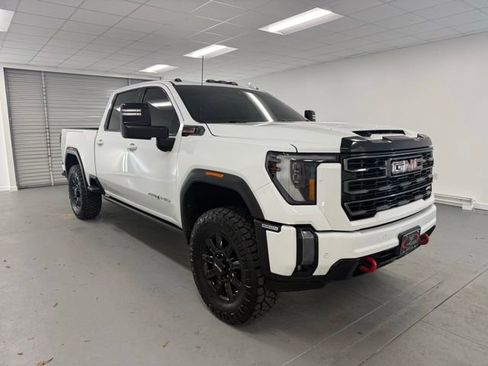 Used 2024 GMC Sierra 2500 AT4 w/ AT4 Preferred Package image 3