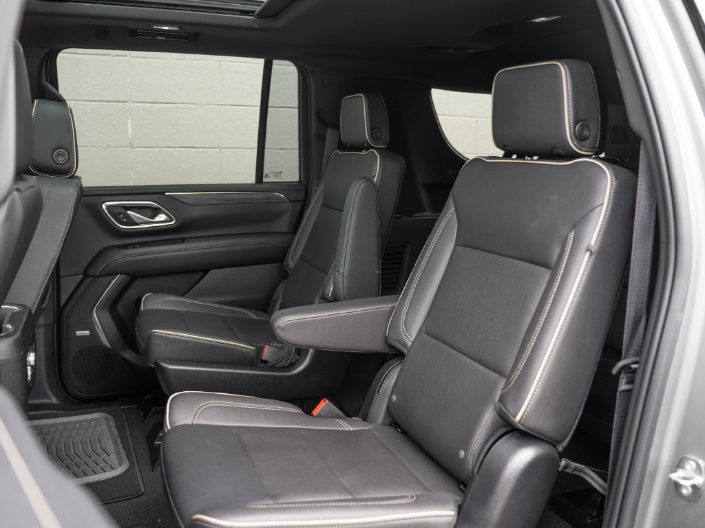 Used 2023 GMC Yukon XL SLT w/ SLT Premium Package AWD/4WD image 18