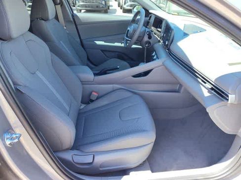 New 2026 Hyundai Elantra SE FWD image 18