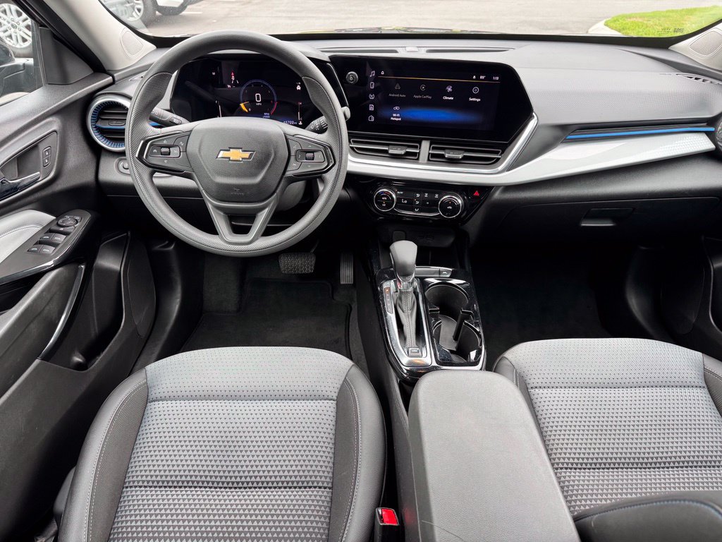 Used 2025 Chevrolet Trax LT FWD image 10