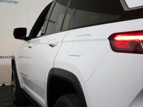 Used 2024 Jeep Grand Cherokee Limited w/ Trailer Tow Package image 9