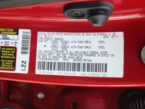 Used 2017 Toyota Tacoma TRD Off-Road AWD/4WD image 42