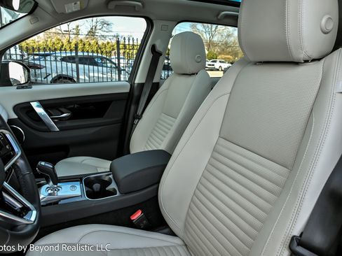 Used 2022 Land Rover Discovery Sport SE image 27