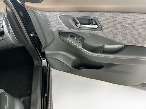 Used 2023 Nissan Rogue SV image 30