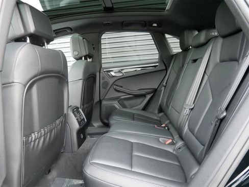 Used 2025 Porsche Macan image 11