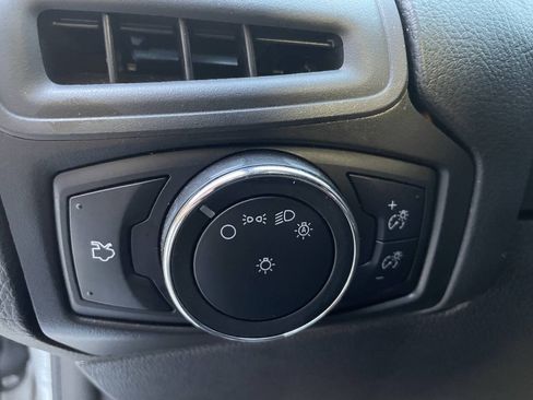 Used 2014 Ford Focus SE w/ SE Winter Package FWD image 19