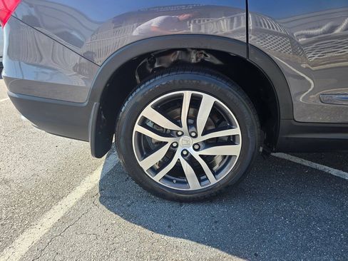 Used 2017 Honda Pilot Touring image 10