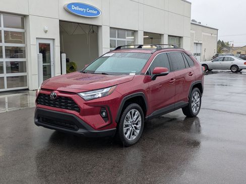 Used 2023 Toyota RAV4 XLE Premium image 11
