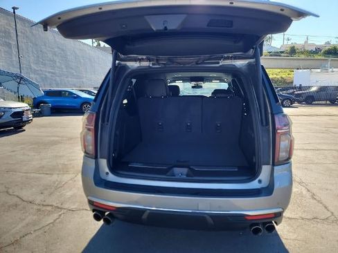 Used 2024 Chevrolet Suburban Premier RWD image 25