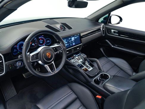 Used 2021 Porsche Cayenne S image 4