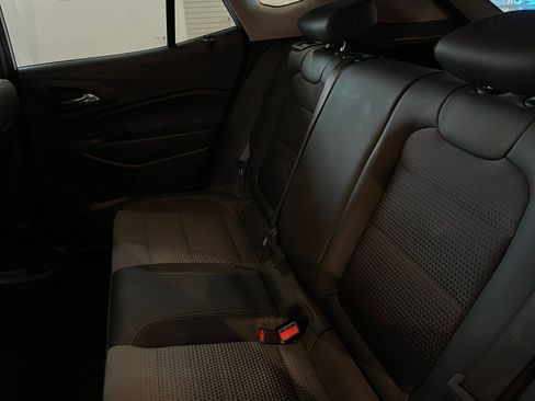 Used 2025 Chevrolet Trax LT w/ LT Convenience Package image 38