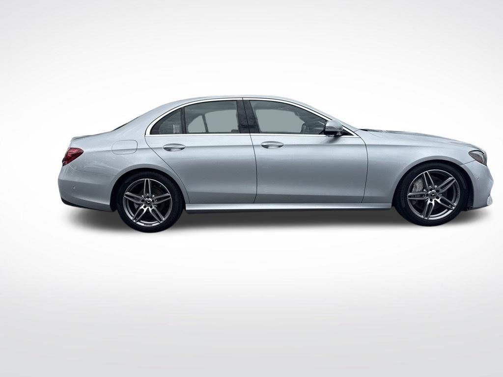 Used 2019 Mercedes-Benz E 300 image 4