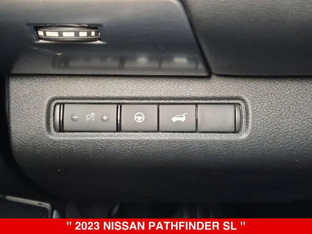 Used 2023 Nissan Pathfinder SL AWD/4WD image 19
