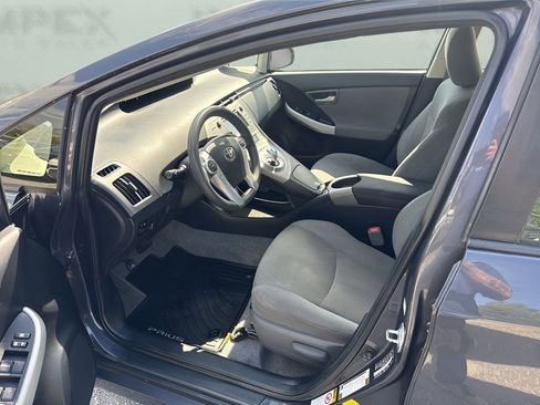 Used 2014 Toyota Prius Three image 9