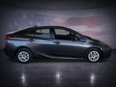 Used 2020 Toyota Prius LE image 6