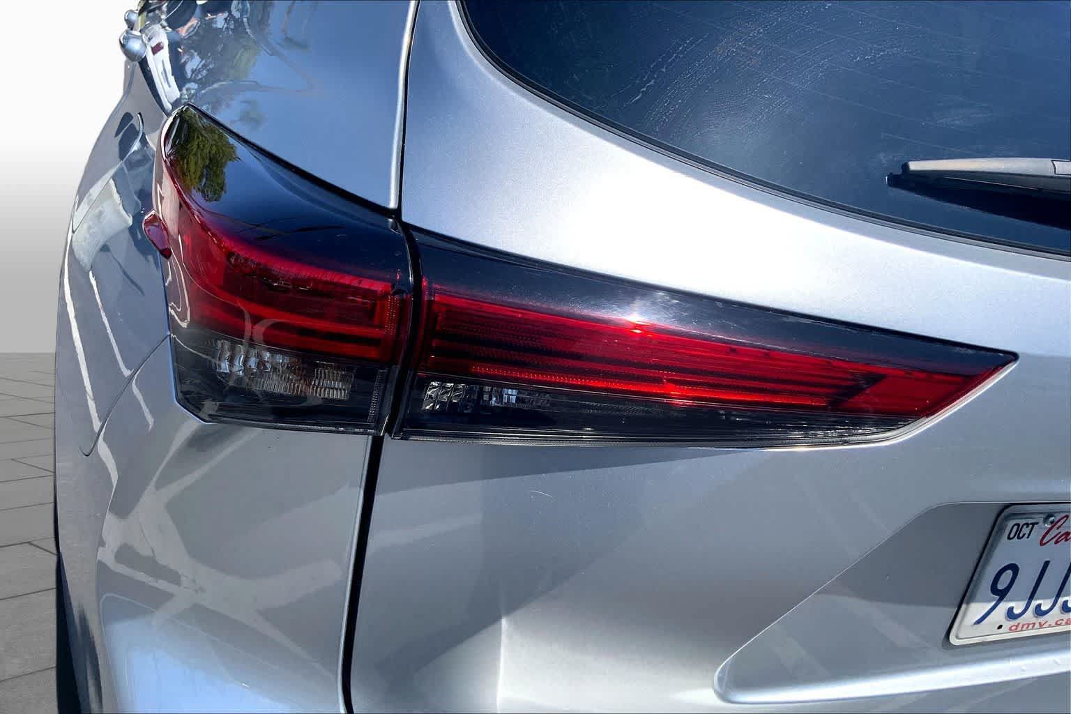 Used 2023 Toyota Highlander Limited FWD image 28