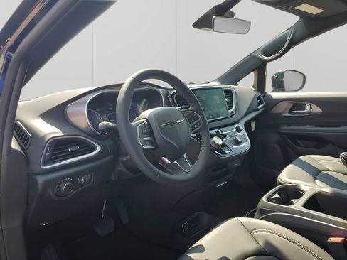 New 2026 Chrysler Voyager LX FWD image 28