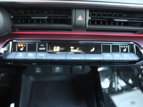 Used 2026 Toyota Prius Plug-In Hybrid image 18