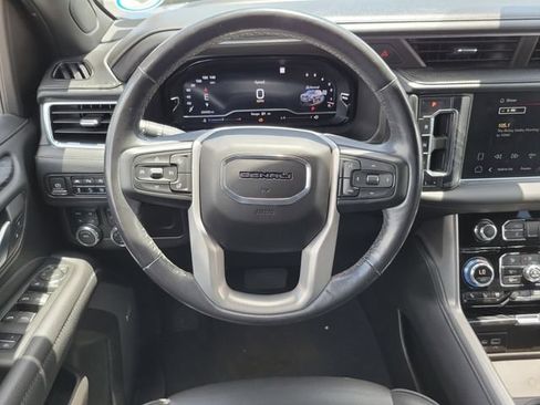 Used 2022 GMC Yukon XL Denali AWD/4WD image 13