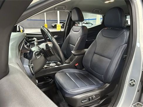 Used 2023 Chevrolet Bolt EUV Premier image 11
